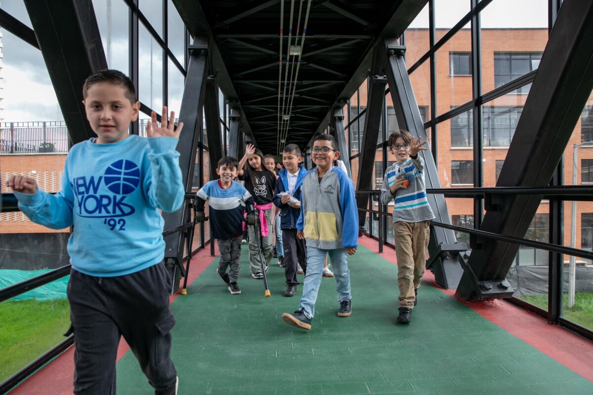 Nuevo colegio en Fontibón abre sus puertas a más de 1.500 estudiantes Esta es la cuarta institución educativa entregada por la actual Administración Distrital, en su apuesta por fortalecer la infraestructura escolar de la ciudad.