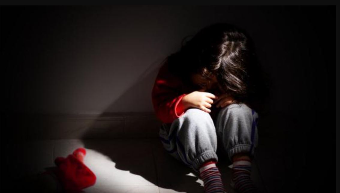 Denuncian abuso sexual de 4 niños en un Hogar Infantil del Icbf de San Cristobal 2 Denuncian abuso sexual de 4 niños en un Hogar Infantil del Icbf de San Cristobal A través de redes sociales circularon varios videos en los que se ve a los padres denunciando los presuntos abusos contra los menores.