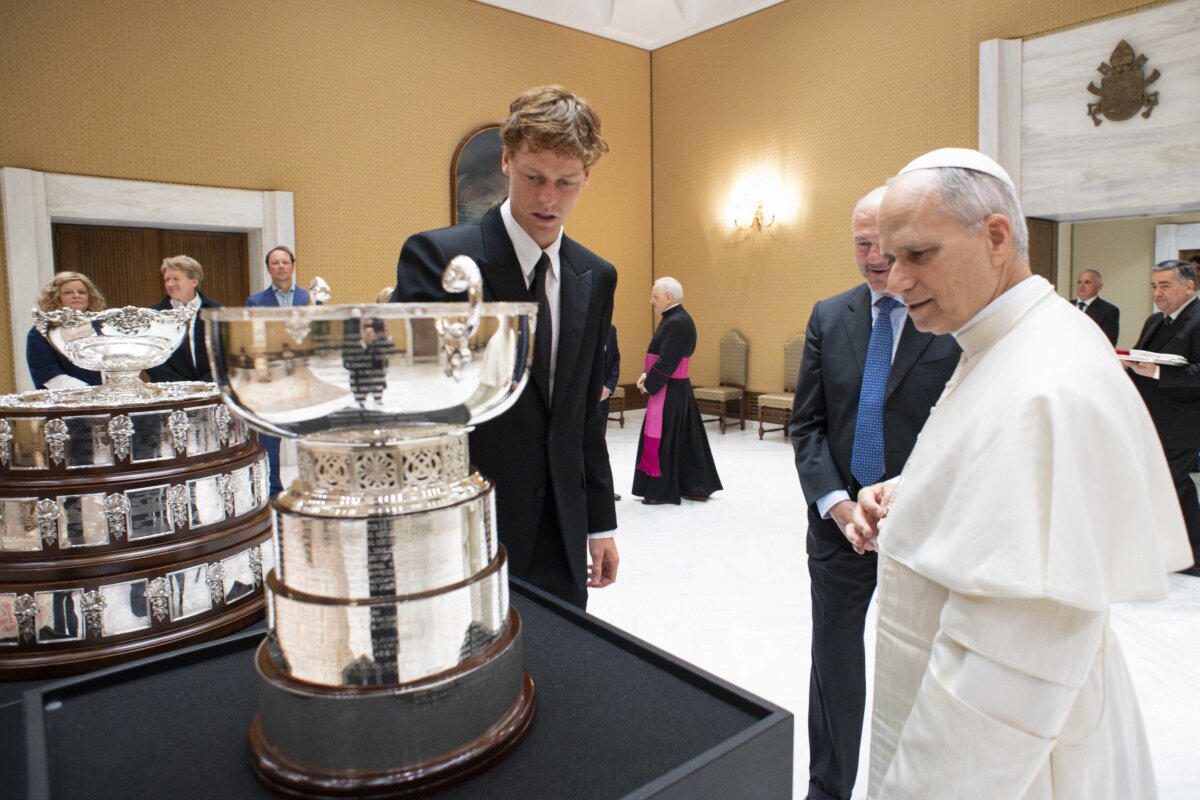 El papa León XIV y su amor por el tenis: recibió en el Vaticano al número 1 de la disciplina El papa León XIV recibió una visita especial en el Vaticano: Jannik Sinner, actual número uno del tenis, deporte del que el sumo pontífice es un gran seguidor. Así fue su encuentro.