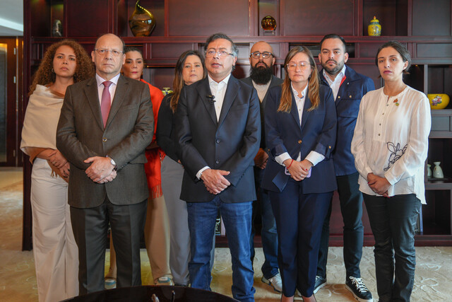 Petro le pide al Senado volver a votar la consulta popular y llama a cabildos 1 Petro le pide al Senado volver a votar la consulta popular y llama a cabildos El presidente de la República volvió a manifestar su inconformidad por la manera en que se hundió la consulta popular en el Senado.