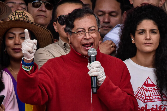 Petro denunció plan para asesinarlo y anunció consulta popular 2 Petro denunció plan para asesinarlo y anunció consulta popular Gustavo Petro señaló al presidente del Senado como responsable del hundimiento de su consulta popular y aseguró que una red internacional de narcotráfico quiere matarlo.