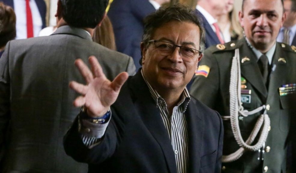 "Hago personalmente responsable al presidente de lo que me ocurra": Álvaro Leyva 2 "Hago personalmente responsable al presidente de lo que me ocurra": Álvaro Leyva “Téngalo claro, Gustavo. ¡No me callará!”, le dice Leyva al mandatario, luego de que lo hace responsable de lo que ocurra con él y su familia.