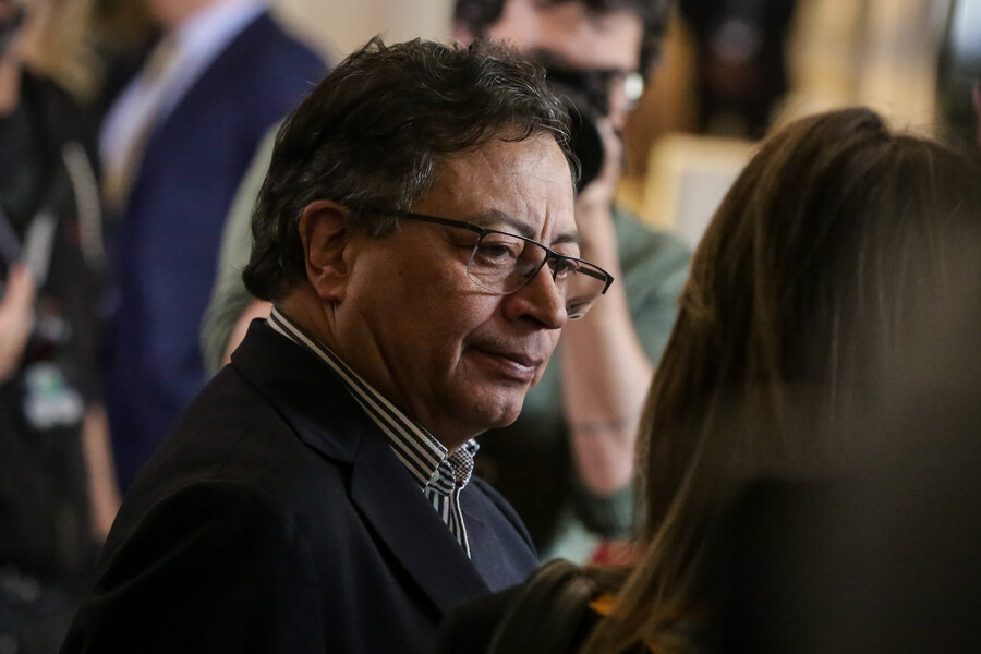 Petro tras la nueva carta de Leyva: "No es un chisme, es un complot que no es nacional" 1 Petro tras la nueva carta de Leyva: "No es un chisme, es un complot que no es nacional" La nueva carta del ex canciller Álvaro Leyva Durán al presidente de la República, Gustavo Petro, en la que insiste en sus revelaciones sobre su drogadicción y revela otros episodios de “desapariciones” del mandatario, y le dice que es hora de que se retire del cargo, llevó a que el propio mandatario nacional le saliera al paso.