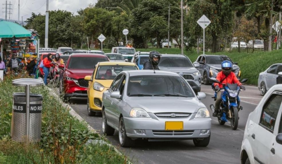 Pico y Placa Solidario en Bogotá: requisitos y pasos para solicitarlo Este permiso tiene como objetivo brindar mayor flexibilidad a quienes necesiten usar su vehículo con frecuencia, siempre y cuando cumplan con ciertos requisitos y realicen el trámite de forma adecuada a través de los canales oficiales
