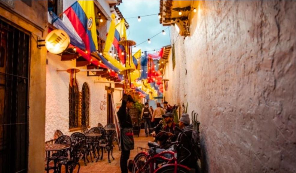 Planes imperdibles en el Centro de Bogotá este 30 de mayo 2 Planes imperdibles en el Centro de Bogotá este 30 de mayo Desde la 1:00 p.m. y hasta la medianoche, las calles de las localidades de Los Mártires, Santa Fe y La Candelaria se llenarán de arte, cultura y entretenimiento para todas las edades.