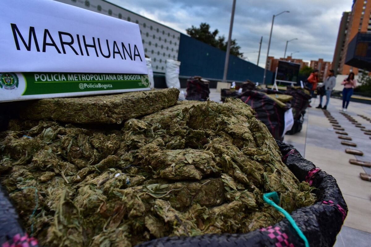 Policía captura a seis personas con dos toneladas de marihuana en Bosa