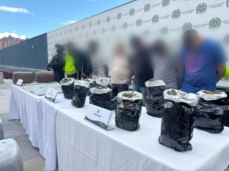 Policía captura a seis personas con dos toneladas de marihuana en Bosa