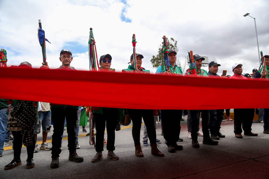 Reportan cierres por manifestaciones en la Avenida la Esperanza 2 Reportan cierres por manifestaciones en la Avenida la Esperanza El grupo de personas comenzó a movilizarse desde la Avenida la Esperanza con Carrera 60, sentido Oriente-Occidente.