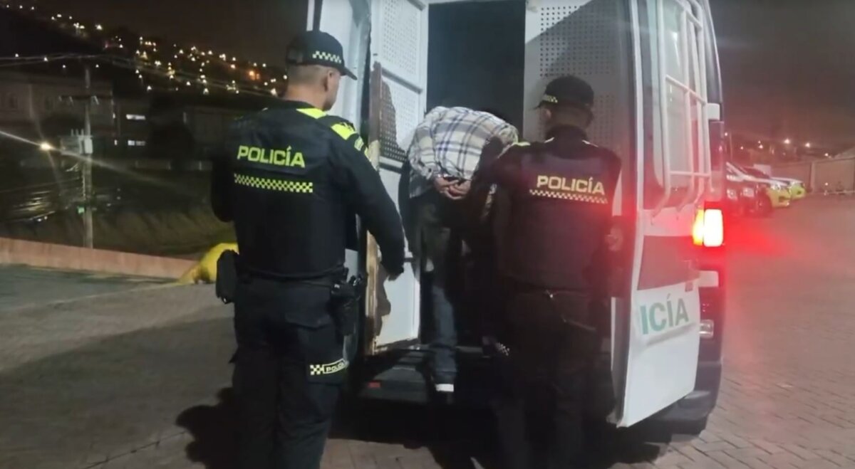 Un hombre fue capturado tras asaltar y herir a pasajeros en un bus intermunicipal 2 Un-hombre-fue-capturado-tras-asaltar-en-un-bus-intermunicipal