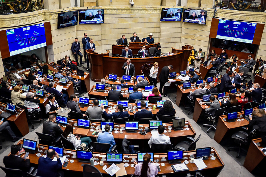 Una-manta-para-tapar-el-desastre-Uribe-critica-la-consulta-popular