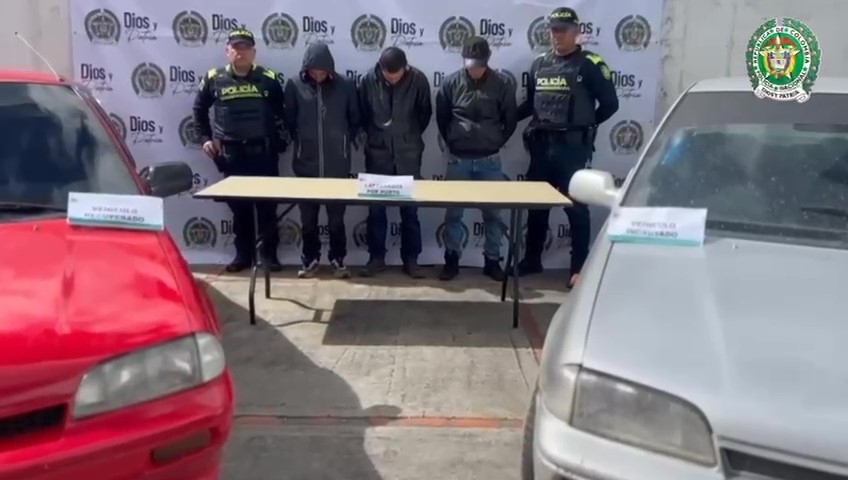 Capturaron en Sopó a 3 personas luego de un presunto robo de un carro Gracias a la activación de un plan candado, la Policía de Sopó logró la captura de 3 sujetos que pretendían escapar luego de un intento de robo de un carro.