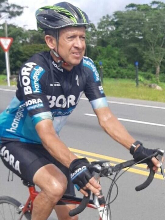 En Fontibón: Carlos salió a montar bicicleta y desapareció. Lo buscan desesperadamente La familia de Carlos Emilio Mesa le contó a Q'HUBO el drama que vive por su desaparición desde el pasado 26 de abril. Esto es lo último que se sabe.