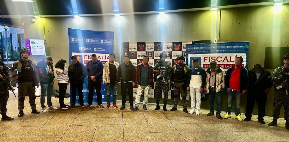 Capturaron a un soldado y otras 12 personas por vender armas del Ejército Nacional 1 Capturaron a un soldado y otras 12 personas por vender armas del Ejército Nacional