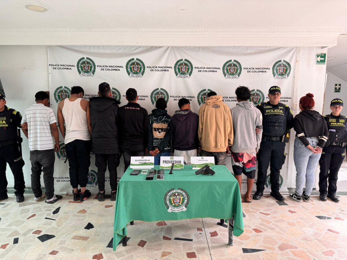 En Kennedy: capturan a 9 personas por el secuestro de un conductor de plataforma 1 En Kennedy: capturan a 9 personas por el secuestro de un conductor de plataforma Los delincuentes habrían abordado a la víctima mediante un servicio que al parecer solicitaron desde el barrio El Tunal.