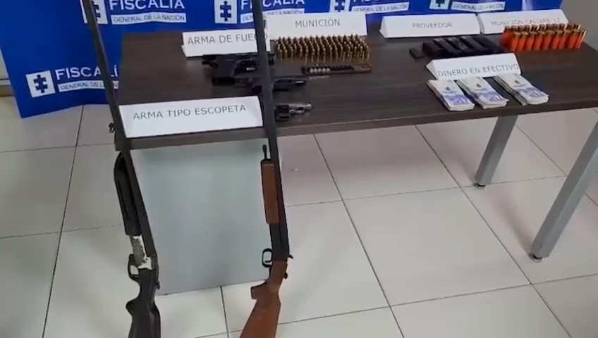 Capturaron en Bogotá a traficante de armas del 'Tren de Aragua' 2 Capturaron en Bogotá a traficante de armas del 'Tren de Aragua' El capturado tenía antecedentes por secuestro y extorsión, delitos que, según las autoridades, venía coordinando desde Bogotá como parte de las operaciones ilegales del Tren de Aragua.