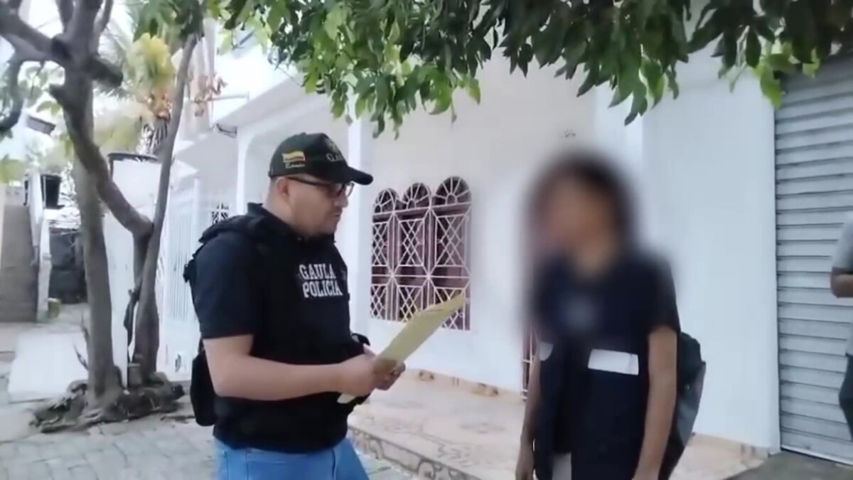 En Soacha: Desmantelaron a 'Los Satanás' por extorsión a comerciantes 5 En Soacha: Desmantelaron a 'Los Satanás' por extorsión a comerciantes En un gran operativo liderado por el GAULA de la Policía, en coordinación con la Fiscalía y la Seccional de Inteligencia, fueron capturados 10 integrantes de la banda criminal ‘Los Satanás’, dedicada a la extorsión de comerciantes y conductores de transporte informal en Soacha y zonas limítrofes con Bogotá.