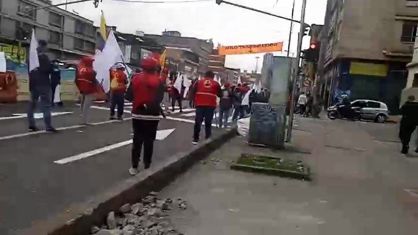 Se presentan graves demoras en la movilidad por protestas en la Av. Caracas 1 Se presentan graves demoras en la movilidad por protestas en la Av. Caracas