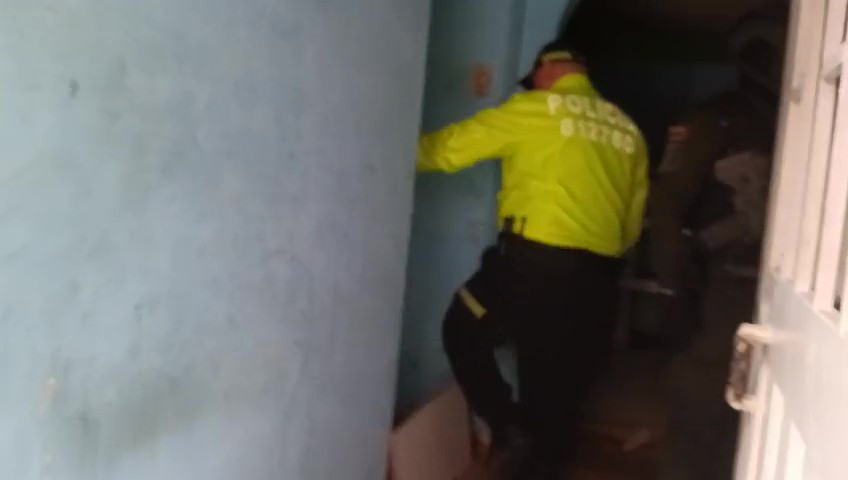 Ciudad Bolívar: Capturaron a 4 personas por venta de drogas en Compartir Durante los registros y allanamientos, las autoridades se llevaron una sorpresa: más de 13 mil dosis de marihuana, bazuco y base de coca listas para la venta.