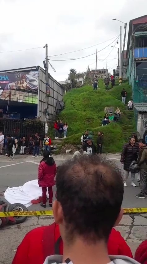 Fatal accidente de tránsito cobró la vida de un motociclista en San Cristóbal Una persona falleció durante un accidente de tránsito entre un motociclista y un bus de servicio público.