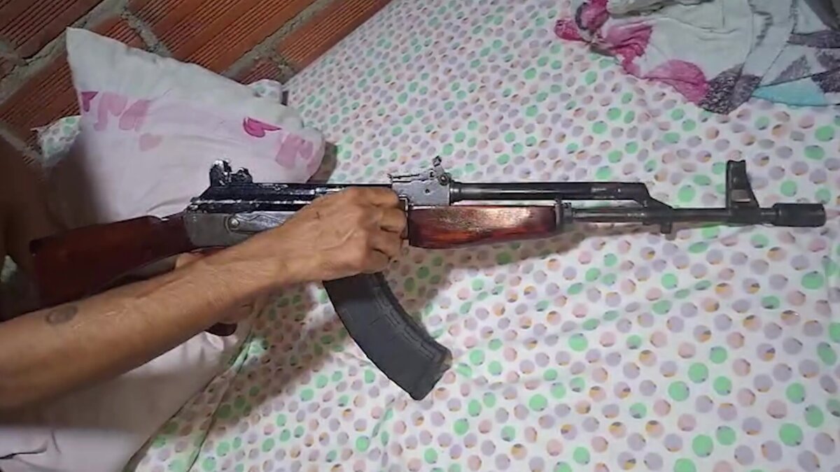 Capturaron a 2 extorsionistas de la banda criminal 'Los Satanás' en Kennedy Entre los capturados están alias ‘El Gordo’, quien se encargaba de grabar los mensajes extorsivos, y alias ‘El Chofer’, quien rababa los locales para enviar la información al resto de la banda.