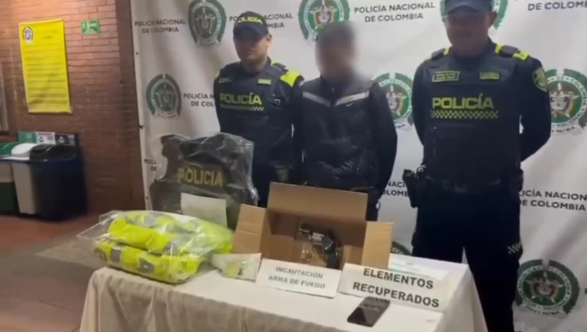 En Diana Turbay capturaron a 2 hombres por robo y uso ilegal de uniformes de la Policía 1 En Diana Turbay capturaron a 2 hombres por robo y uso ilegal de uniformes de la Policía
