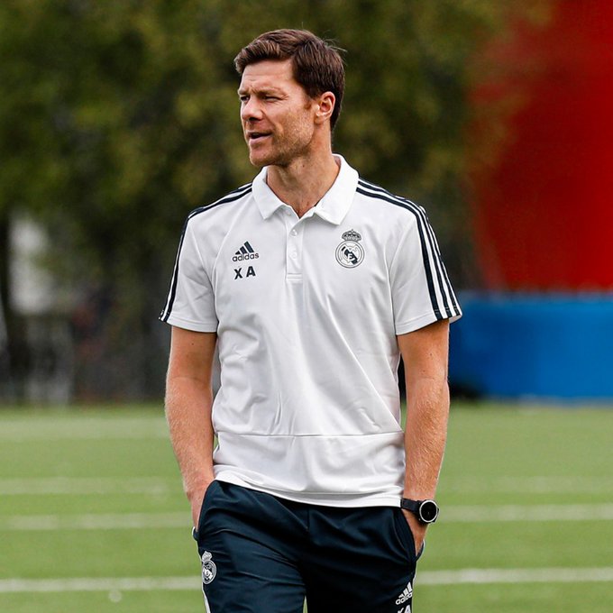 Xabi Alonso fue presentado como nuevo técnico del Real Madrid 2 Xabi Alonso fue presentado como nuevo técnico del Real Madrid El español Xabi Alonso regresará al Real Madrid después de dirigir al Bayer Leverkusen de Alemania. Será el reemplazo de Carlo Ancelotti.
