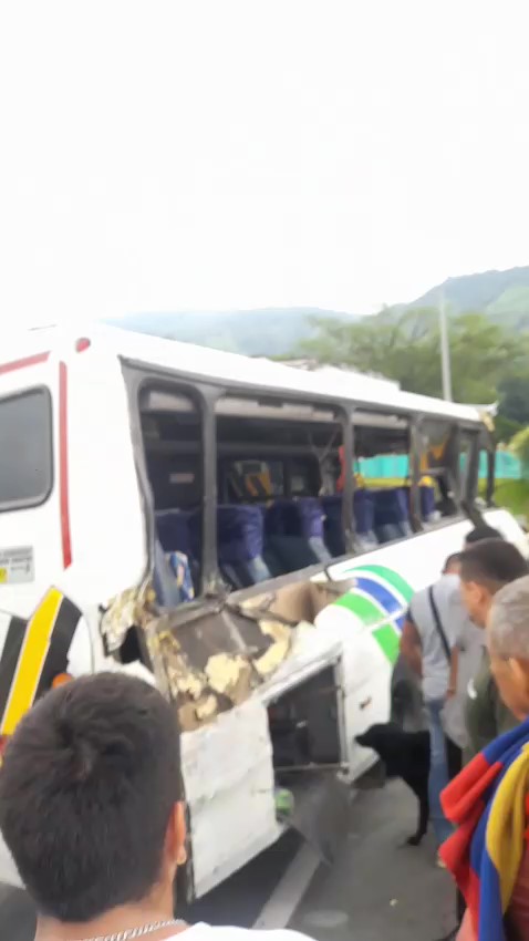 Accidente de bus dejó 11 personas muertas en vía Cajamarca-Calarcá 1 Accidente de bus dejó 9 personas muertas en vía Cajamarca-Calarcá