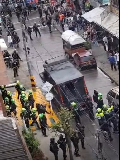 En Usaquén, casi linchan a presunto abusador de menor: jardín informal de Verbenal, en la mira Habitantes del sector de Verbenal (Usaquén) mostraron su rechazo ante el supuesto caso de abuso de un menor por parte de un sujeto en un jardín informal. El señalado fue trasladado a un centro de protección, a la espera de lo que determine la justicia.