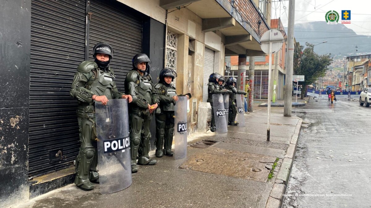 Extinción de dominio a 6 casas en San Bernardo por estar al servicio del crimen 2 Extinción de dominio a 6 casas en San Bernardo por estar al servicio del crimen En estas viviendas se incautaron cantidades importantes de cocaína, marihuana y bazuco, además de revólveres, pistolas y explosivos.
