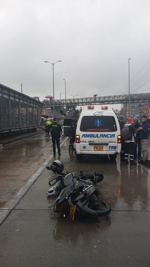 Caos en la movilidad por lluvias en Bogotá 2 Caos en la movilidad por lluvias en Bogotá Se presentan varias afectaciones a la movilidad de Bogotá debido a las fuertes lluvias de la madrugada de este sábado.