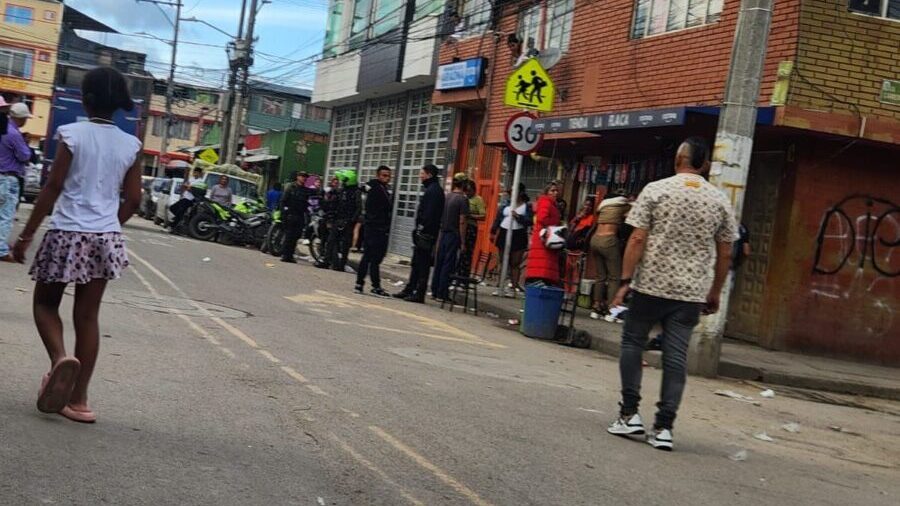 Jasbleidy y Álison, las víctimas mortales de un desalmado dentro de una tienda de Kennedy Se conocen más detalles sobre el asesinato de dos mujeres ocurrido en una tienda del barrio Llano Grande (Kennedy).