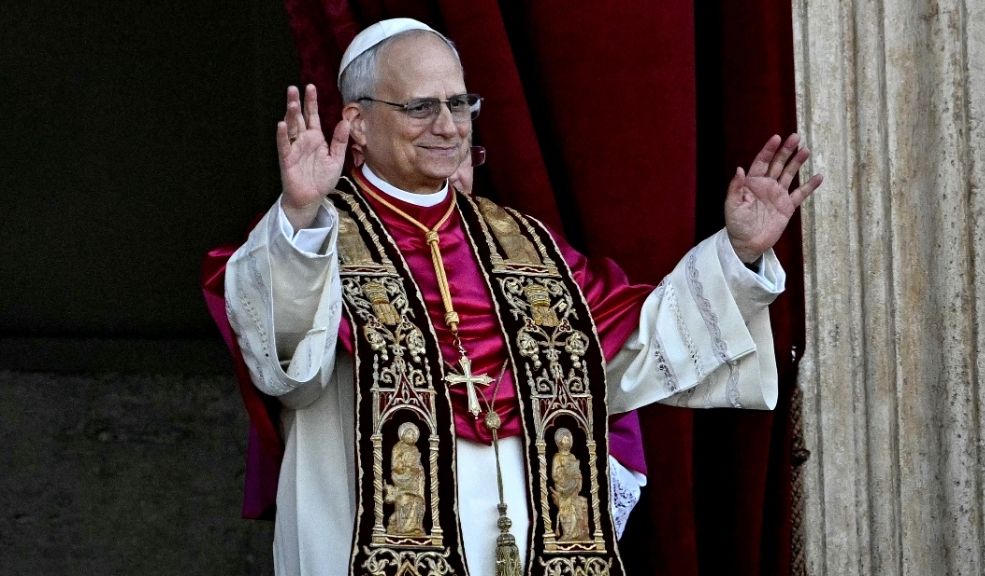 Papa León XIV inicia su pontificado este domingo con la misa de entronización 2 Papa León XIV inicia su pontificado este domingo con la misa de entronización La liturgia comenzará dentro de la Basílica Vaticana, donde el nuevo Papa, acompañado por los Patriarcas de las Iglesias Orientales, bajará a rezar ante la tumba de San Pedro.