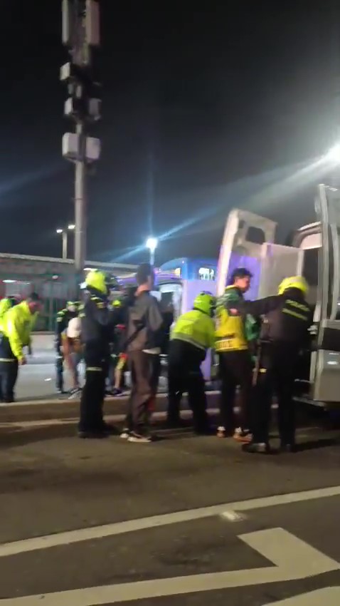 Esto dice la Policía sobre el bus robado por hinchas en Usme Según la Policía Nacional, los hinchas robaron el bus para escapar luego de que las autoridades intervinieran en una riña con otros barristas.