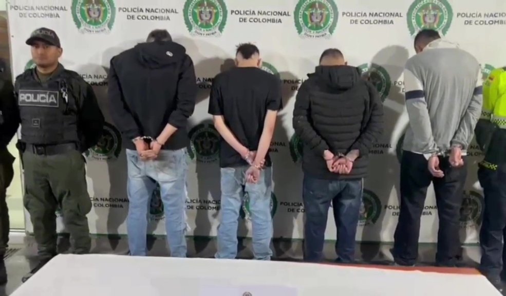 Cayeron 4 presuntos ladrones de carros en Puente Aranda