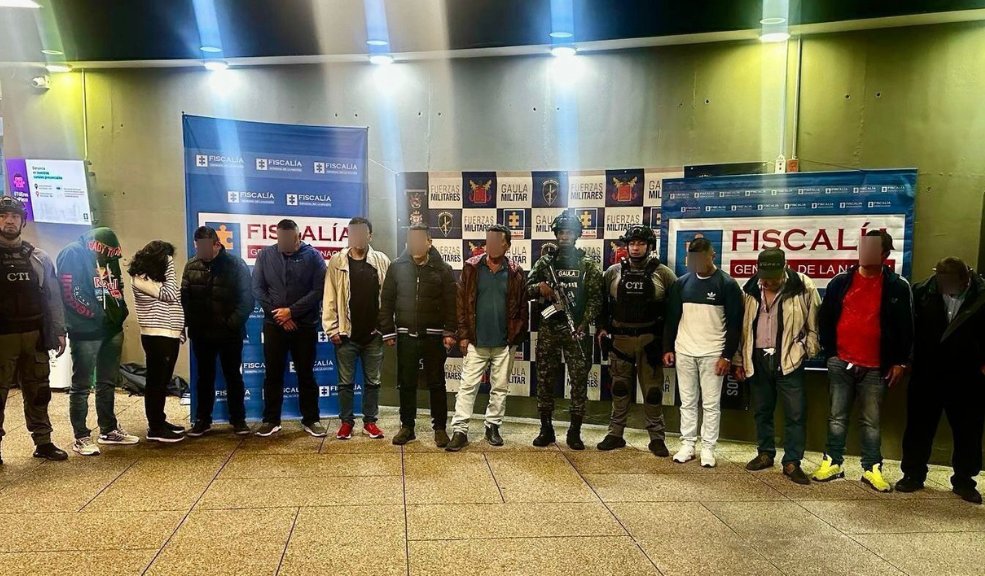 Capturaron a un soldado y otras 12 personas por vender armas del Ejército Nacional Según las autoridades, los capturados eran requeridos por los delitos de concierto para delinquir y fabricación, tráfico, porte y tenencia de armas de fuego y municiones.