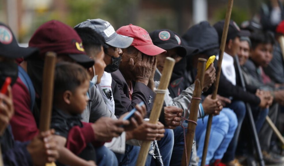 Gobierno rechaza ataque de indígenas Emberá a funcionaria de Bogotá La Unidad de Víctimas calificó como un “grave acto de violencia física” el ataque que sufrió la funcionaria de la Secretaría de Integración Social de la Alcaldía Mayor de Bogotá en las cercanías del Ministerio del Interior.