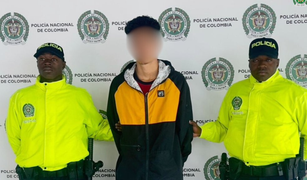 Cárcel para hombre señalado de abusar a una menor de 3 años en un jardín infantil de Soacha 4 Cárcel para hombre señalado de abusar a una menor de 3 años en un jardín infantil de Soacha Todo salió a la luz cuando la madre de la menor notó cambios en el comportamiento de su hija y la llevó a un centro médico. Allí, el personal especializado detectó señales de una posible agresión.