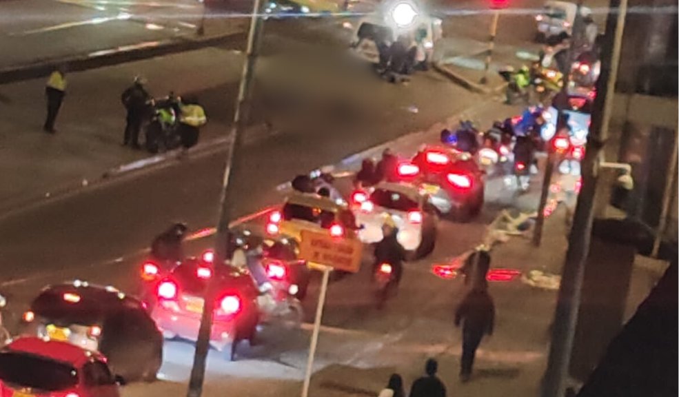 Rafael Uribe: joven falleció por una trampa mortal en la Av. Caracas 4 Rafael Uribe: joven falleció por una trampa mortal en la Av. Caracas El impacto ocurrió en un tramo donde había un separador que, al parecer, no era visible con claridad debido a la escasa iluminación y la suciedad acumulada en la zona.