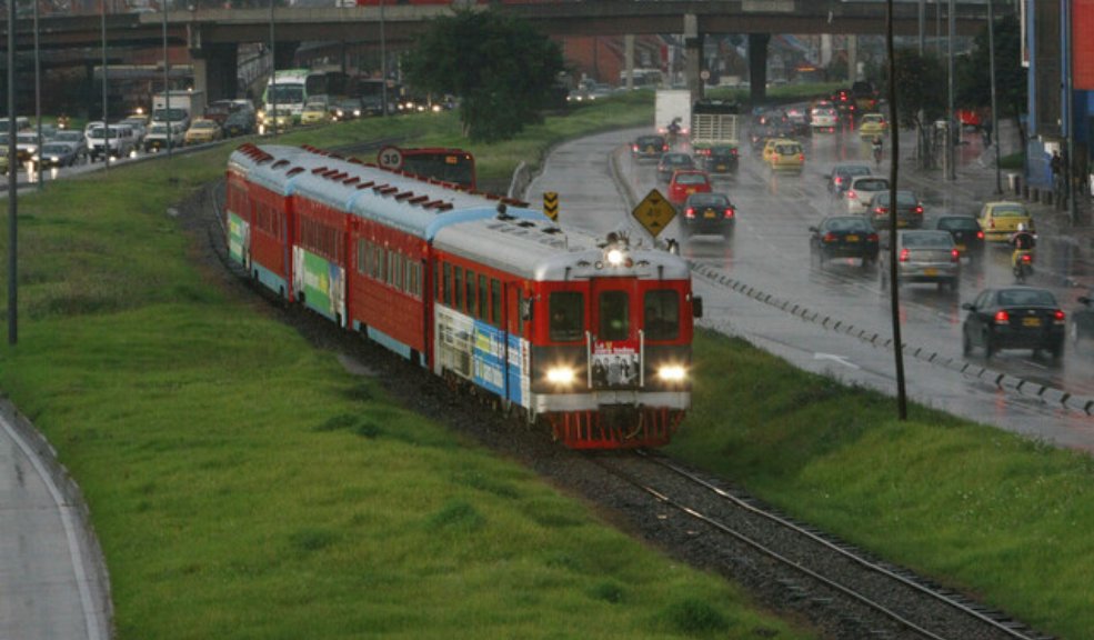 Tren de la Sabana atropelló a una persona al norte de Bogotá 8 Tren de la Sabana atropelló a una persona al norte de Bogotá La víctima, cuya identidad no ha sido confirmada oficialmente, fue encontrada con un fuerte golpe en el lado derecho del cráneo.
