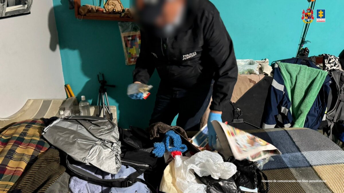 Capturaron a profesor por presunto abuso a una estudiante en un colegio Las autoridades indicaron que el investigado habría aprovechado su posición de autoridad para acercarse a la estudiante y ganarse su confianza, para luego abusar de ella.