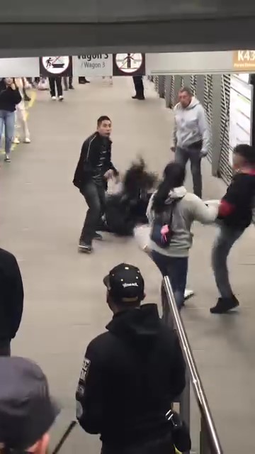 Hombre golpeó a 2 mujeres en violenta riña en estación de Transmilenio