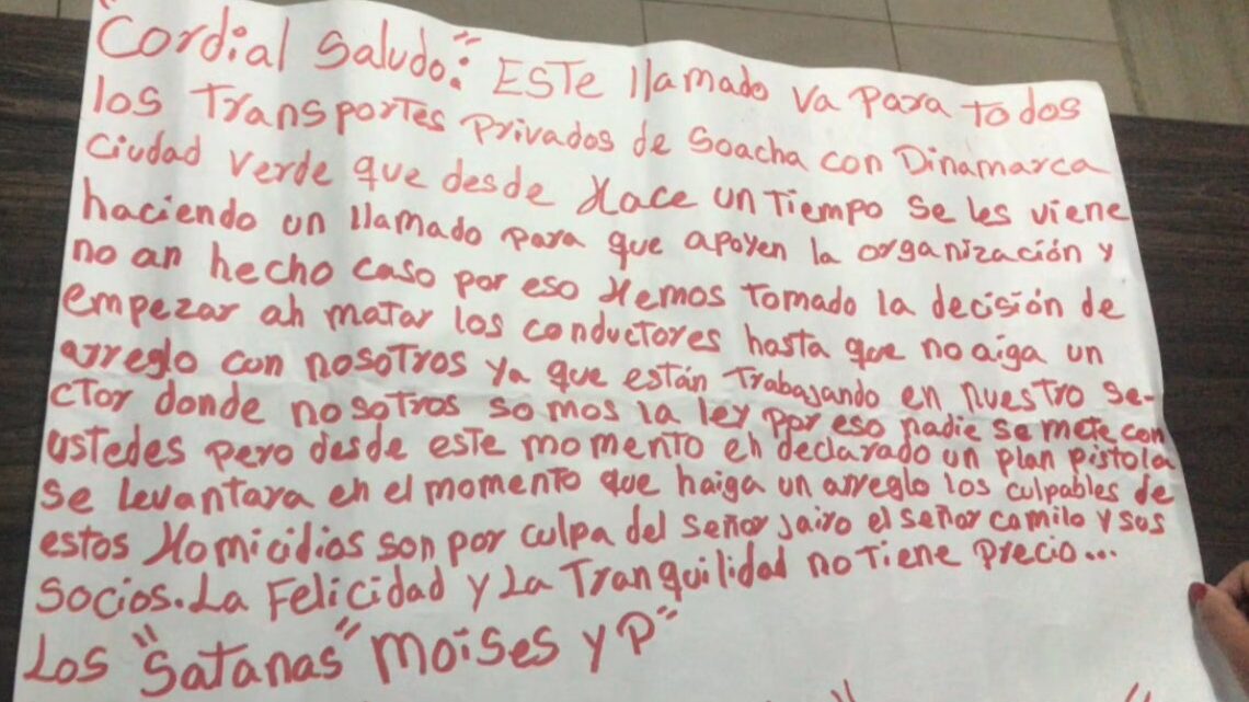 Temor en Soacha por supuestas amenazas a transportadores. A José, uno de ellos, lo mataron Los autores del crimen dejaron un panfleto amenazante dirigido a los transportadores, al parecer escrito por el grupo delincuencial 'Los Satanás Moisés y P'.