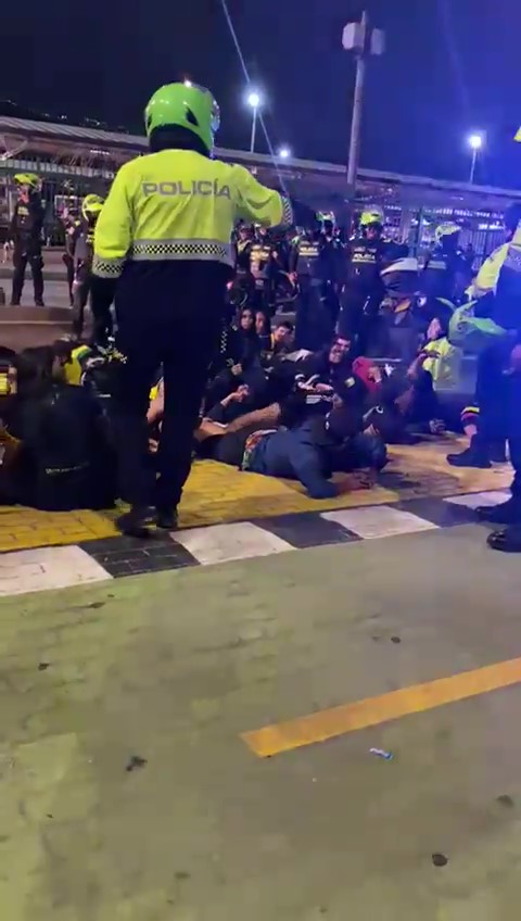 Grupo de hinchas habría robado un bus y retuvieron al conductor en Usme, hubo disparos