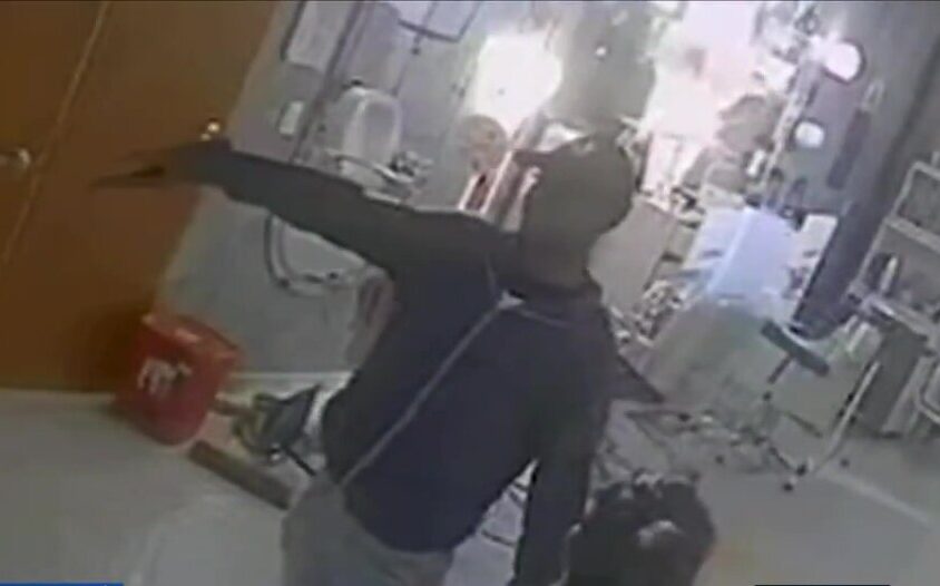 Violento atraco en salón de belleza en Engativá: secuestraron a las víctimas 1 Violento atraco en salón de belleza en Engativá: secuestraron a las víctimas