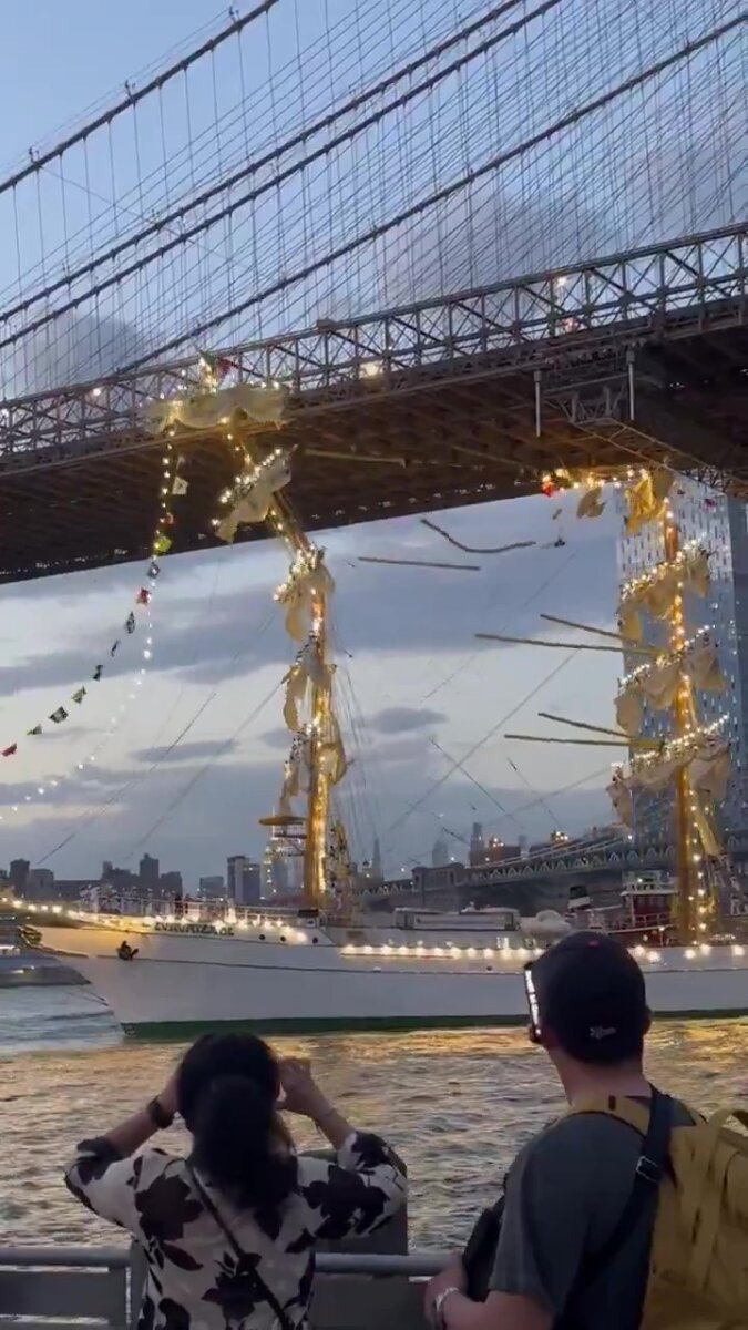 2 personas murieron por choque de barco mexicano con puente de Brooklyn en Nueva York
