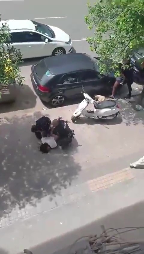 Investigan presunto caso de violencia contra migrantes colombianos en España 3 Investigan presunto caso de violencia contra migrantes colombianos en España Tras estos señalamientos, fuentes de la Cancillería confirmaron que el consulado en Valencia ya tomó contacto con los familiares y los connacionales afectados.