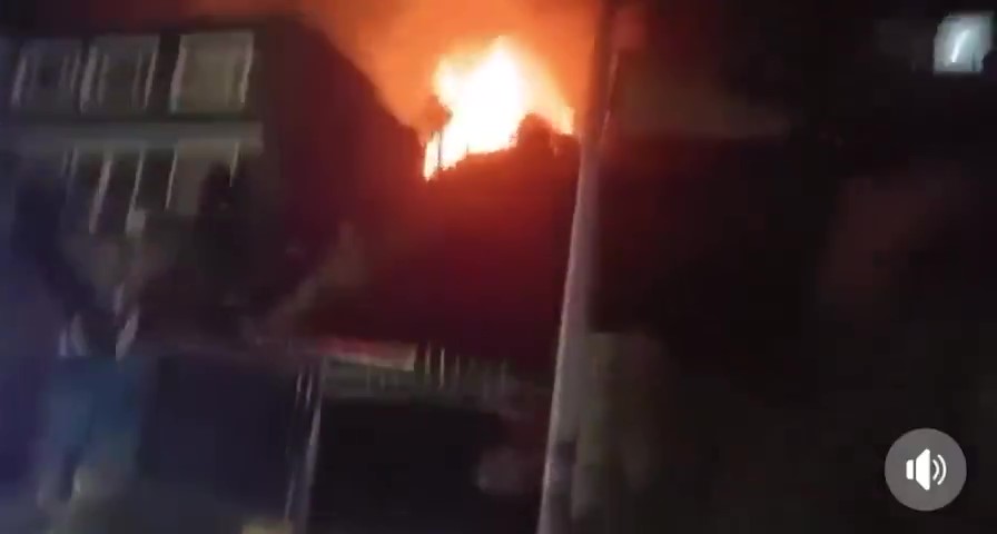 Incendio en Usaquén dejó al menos 5 viviendas afectadas 2 Incendio en Usaquén dejó al menos 5 viviendas afectadas El incendio se desató exactamente en la calle 161 con carrera 3A Este, en una zona residencial de difícil acceso para los vehículos de emergencia, lo que dificultó en un inicio las labores de control.