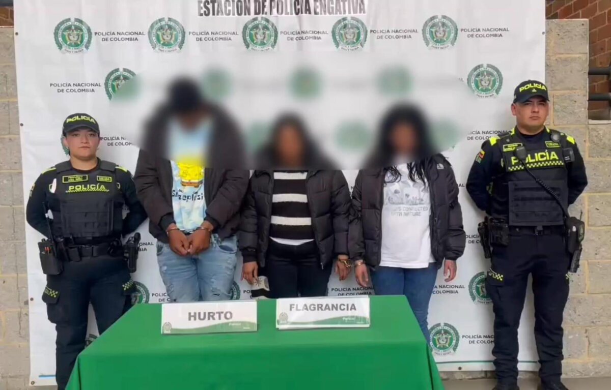 Por robo a supermercados capturaron a 8 personas en Engativá Los capturados eran conocidos por robar supermercados ocultando los productos dentro de su ropa.