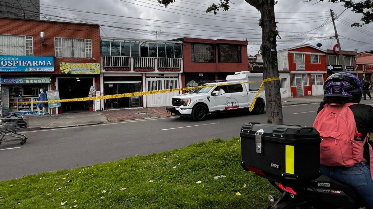 ¡Atención! Dos personas mueren en vía de Puente Aranda, tras intentar cometer un atraco 1 ¡Atención! Dos personas mueren en vía de Puente Aranda, tras intentar cometer un atraco El parrillero murió por la gravedad de las heridas que sufrió; el conductor de la moto chocó contra un camión de basura y también falleció. Las autoridades investigan el caso.