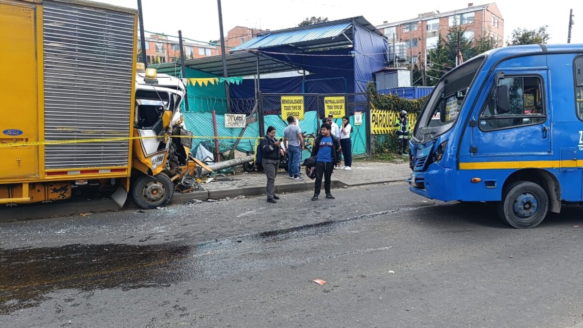 Grave accidente en el sector de La Conejera, en Suba: varios vehículos involucrados 1 Grave accidente en el sector de La Conejera, en Suba: varios vehículos involucrados El choque de un camión con un bus del SITP y varios vehículos tiene a la zona de La Conejera, en Suba, con tráfico lento.